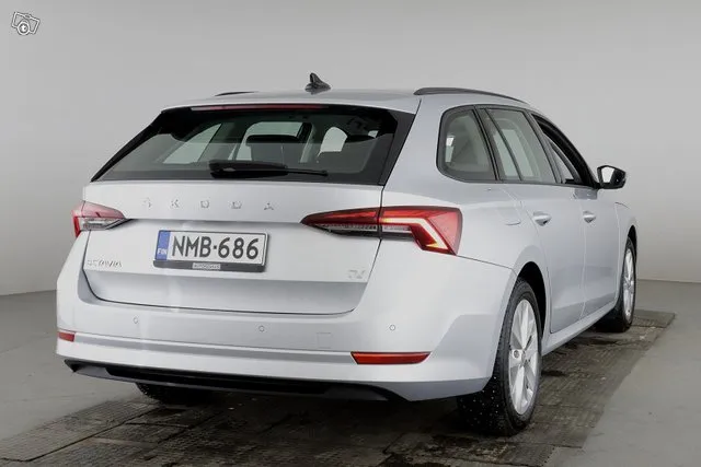 Skoda Octavia Combi 1,4 TSI PHEV Ambition iV DSG Autom * Webasto / LED / Tutkat * Image 4