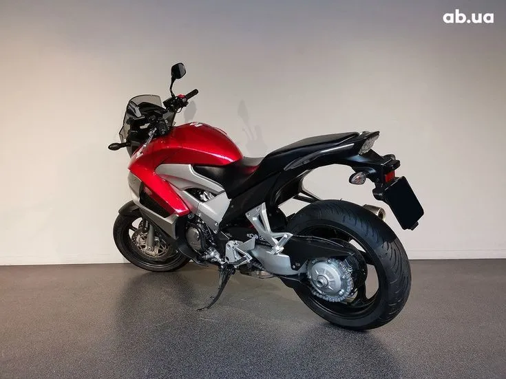 Honda VFR Image 2